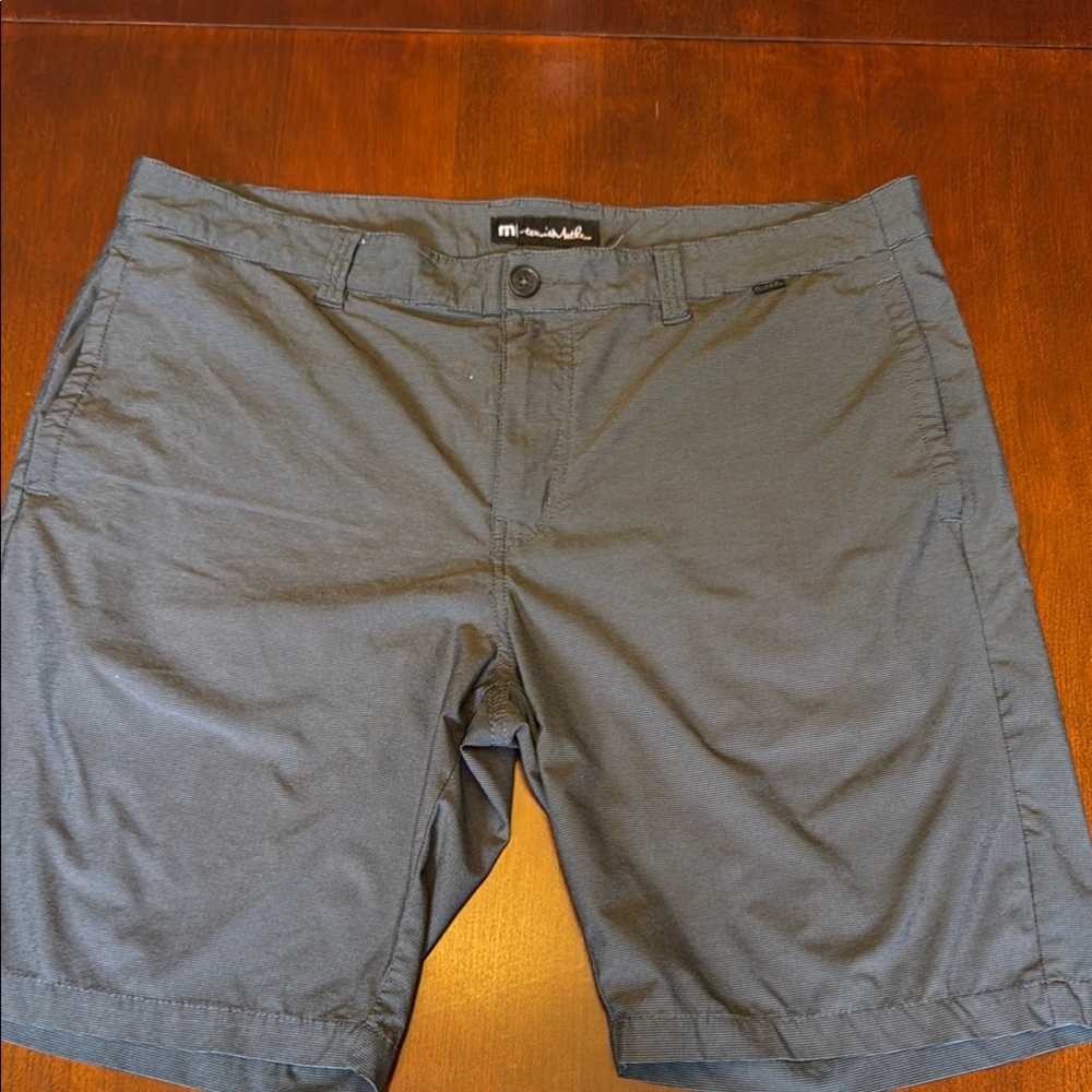 Travis Mathew Men's Black / Dark Gray Shorts
